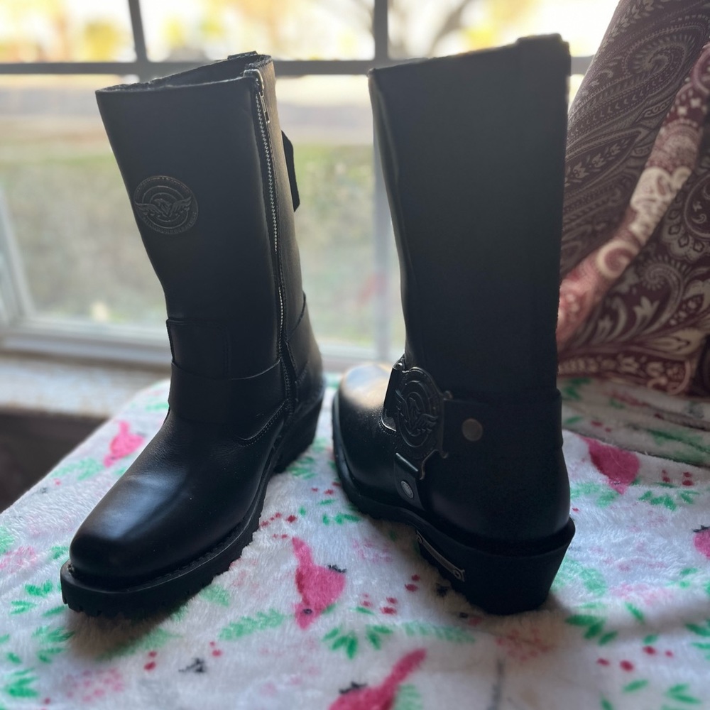 Women’s size 8 black motorcycle boots